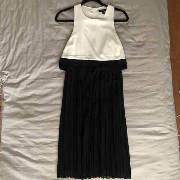 Banana republic black and white pleated dress - size 0 - Picture 2 of 7